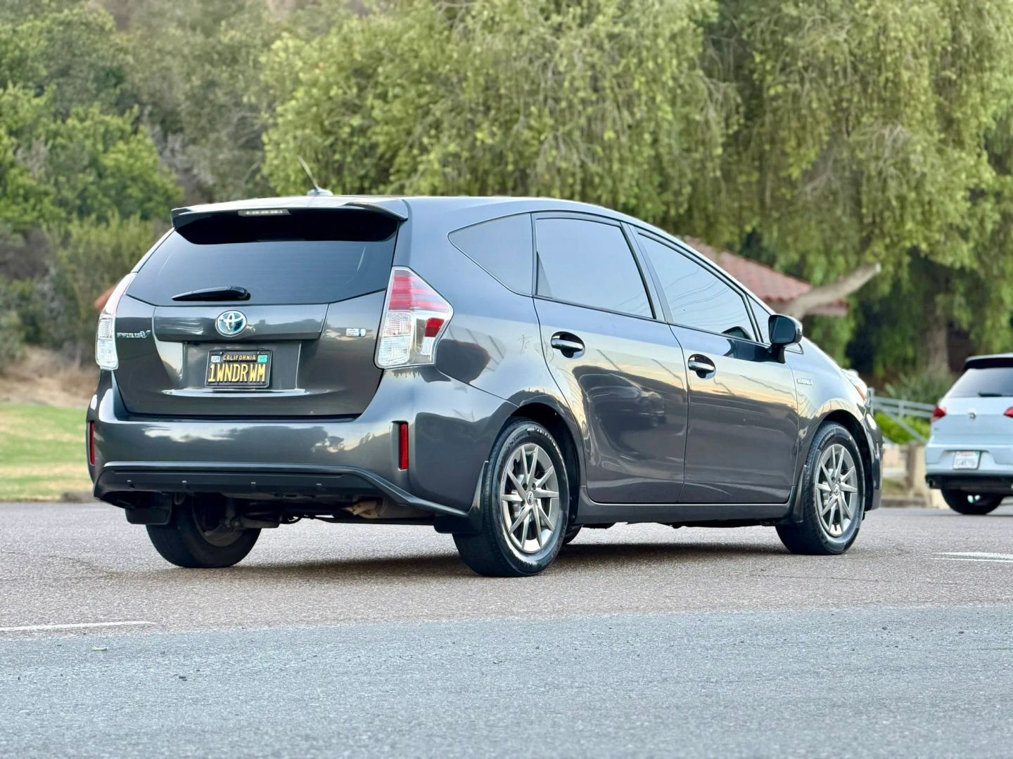 toyota prius v 2017 JTDZN3EU6HJ067200 image toyota prius v 2017 JTDZN3EU6HJ067200 image